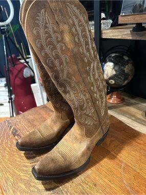 Ariat Brown Distressed Leather Western Cowboy Boots with Embroidered Shaft